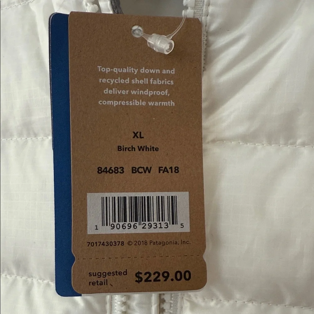 Patagonia Women's Cream Puffer Jacket - Picture 2 of 4